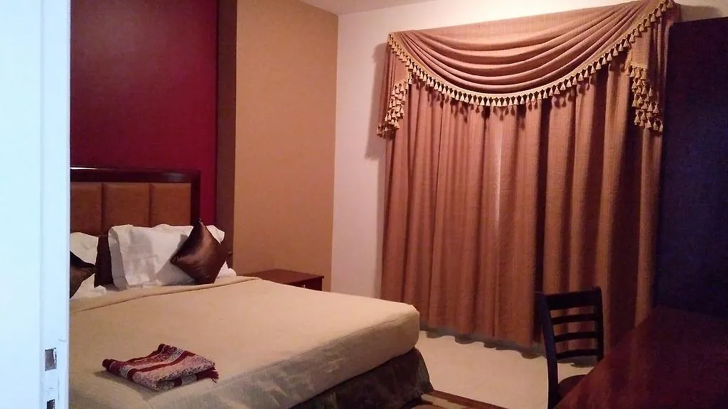 Royal Crown Suites Sharjah Aparthotel