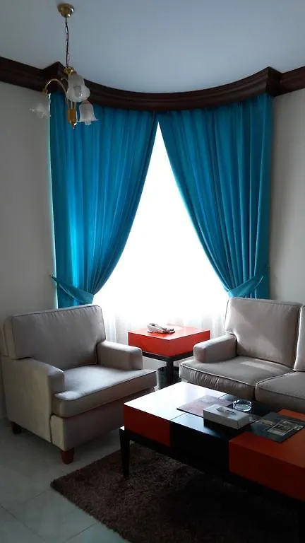Royal Crown Suites Sharjah 3*,